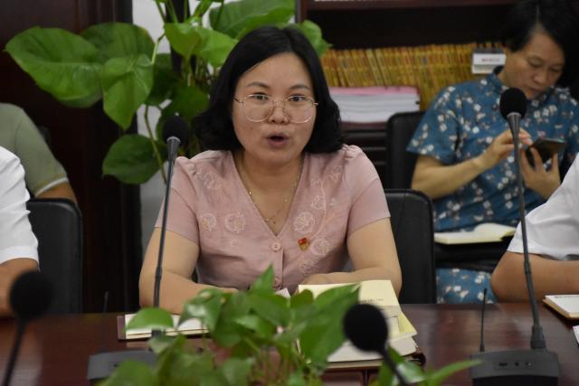 最后,部门主任黄凤芝做了总结发言,表示定不负学院领导和组织的期望